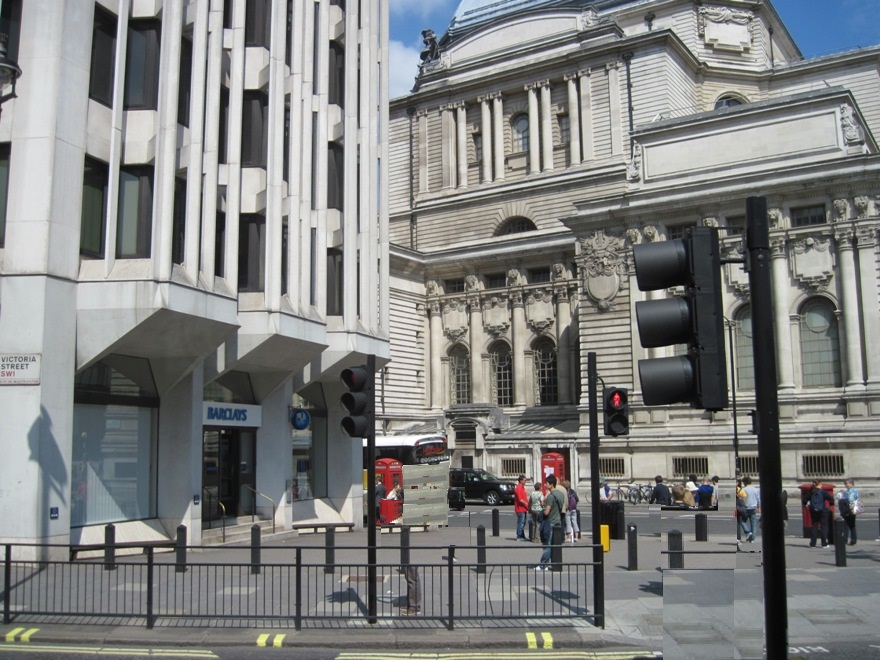 Londra- Una banca di Londra-(Barclays)- 164